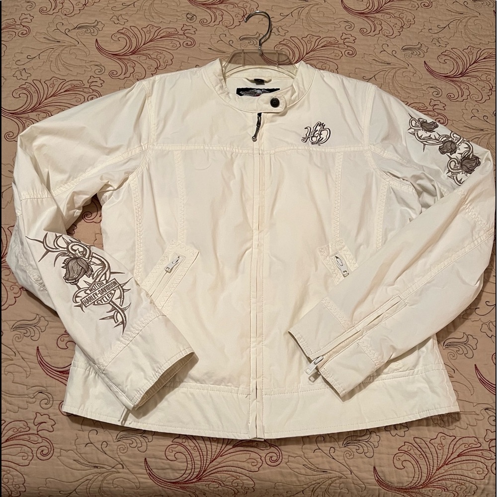 Harley Davidson Cream colored embroidered lightweight jacket.